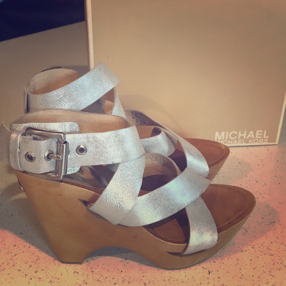 Michael Kors Sycamore Wedge size 8 Silver Leather